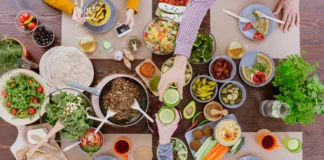 The most useful 10 tips to be healthy while dining out