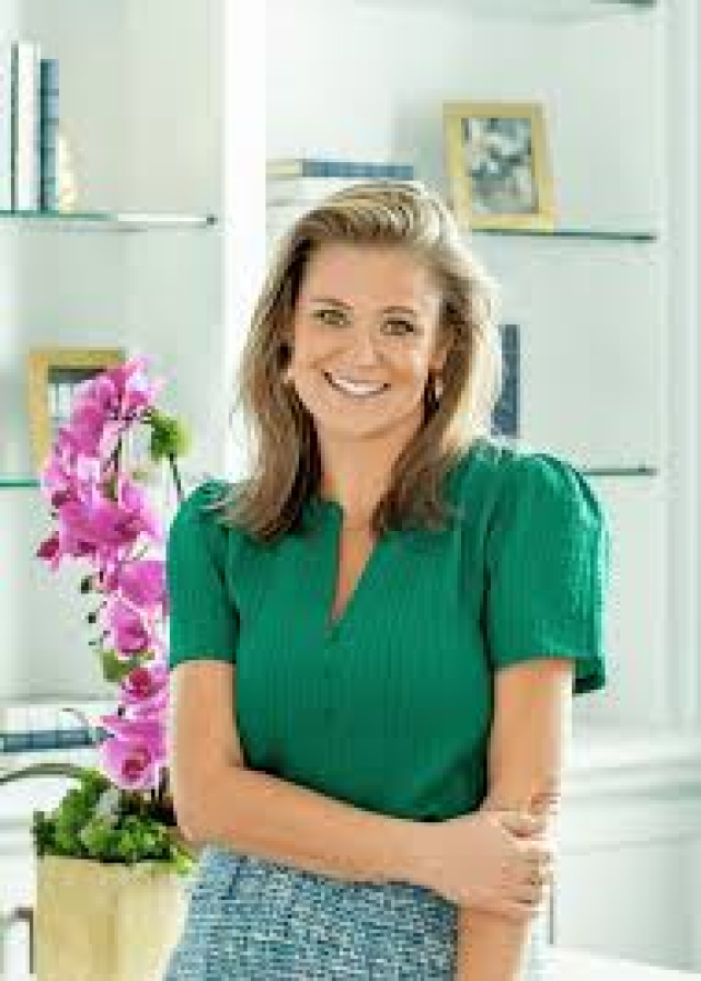 Jenny Becker, Recognized by BestAgents.us as a 2024 Top Agent isStories