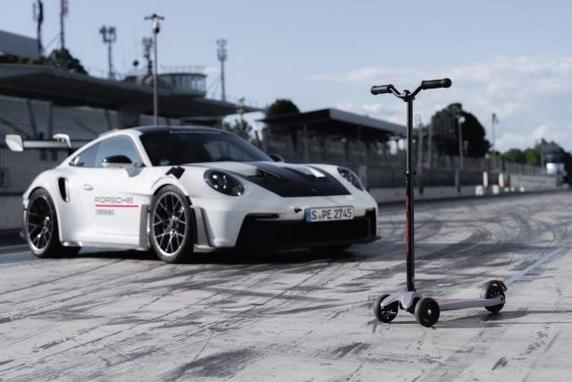 rss_porsche-x-micro-kickboard15959738