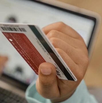 How Credit Card Scanner Apps Reduce Checkout Friction in E-Commerce