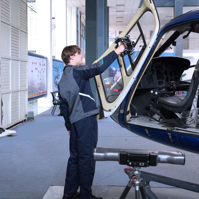 rss_high-accuracy-handheld-3d-laser-scanner1143403997