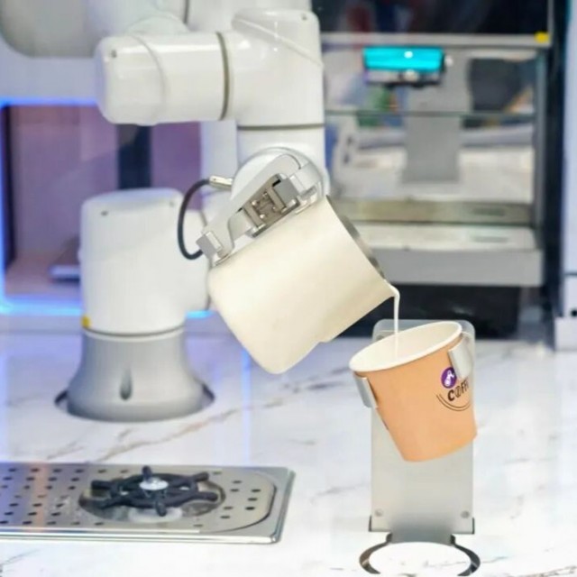 rss_anno-robot-sets-industry-standard-how-ai-coffee-ice-cream-bartender-robots-transform-global-retail-24753