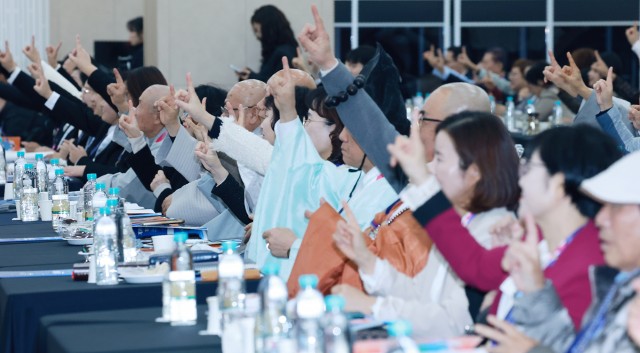 rss_attendees-chant-we-are-one-at-special-lecture-on-revelation-held-in-cheongju-on-october-30th1132204723