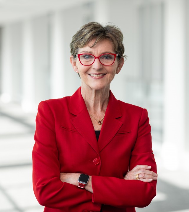 rss_dr-sharonne-hayes790363645