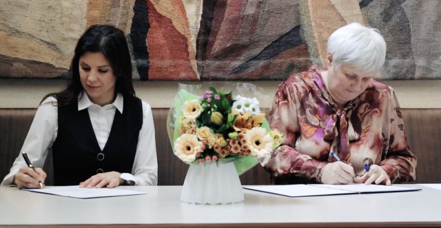 rss_partnership-signing-andrea-mewaldt-dominika-haberova557920273