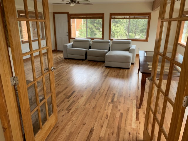 rss_living-room-hardwood-flooring-littleton826300384