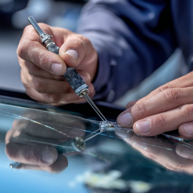 rss_u3147731415-1-close-up-shot-of-a-technician-repairing-a-smal-8ec73614-52d3-4887-8e6c-c41536ed40a2-21174815934
